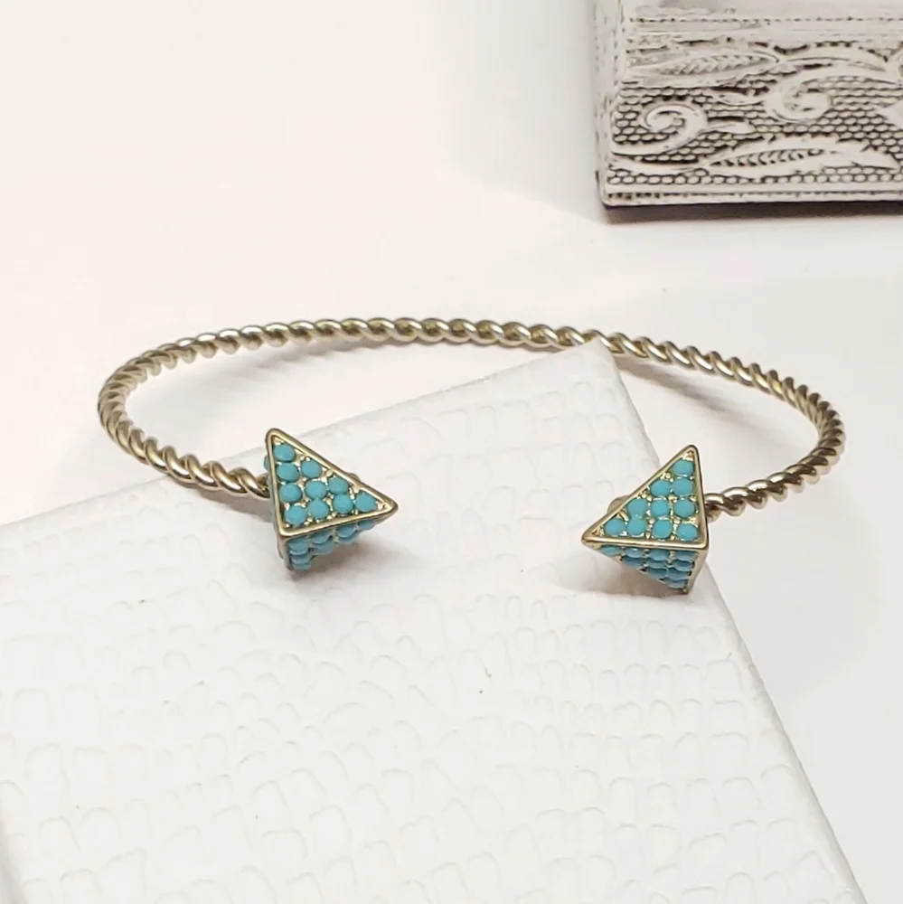 turquoise triangle
